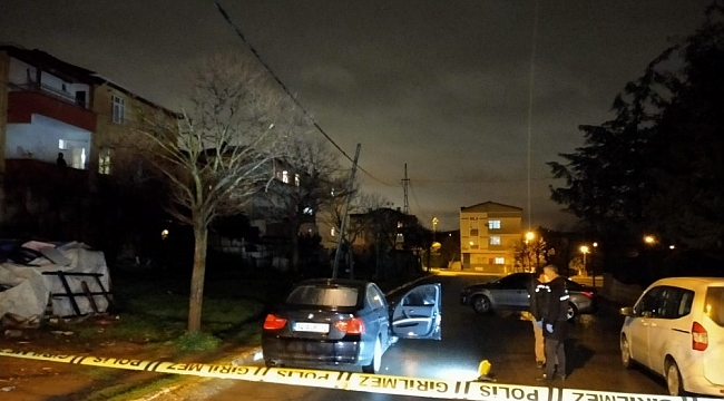 Tuzla'da bir kişi araç içinde silahla kafasına sıkarak kendini vurdu