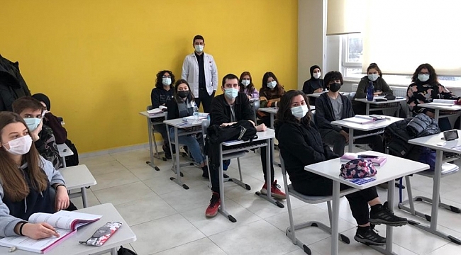 Uğur okulları öğrencilerine desteğe devam ediyor