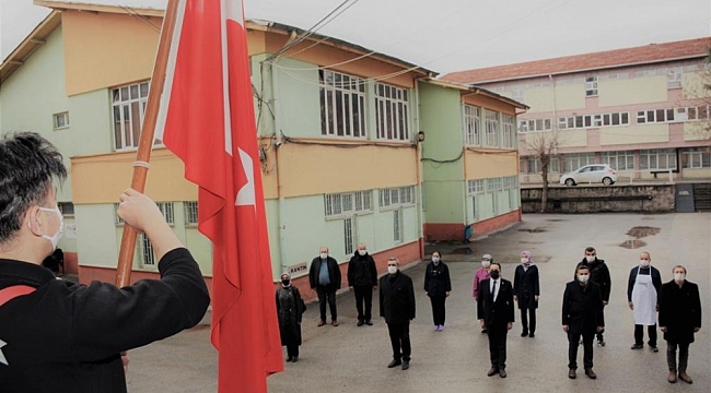 Uşak'ta bayrak töreni gerçekleşti