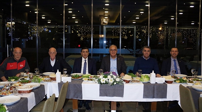 Üstündağ'dan A Milli Erkek Voleybol Takımı'na moral yemeği