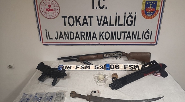 Uyuşturucu operasyonunda dönüştürülmüş uzi ele geçirildi