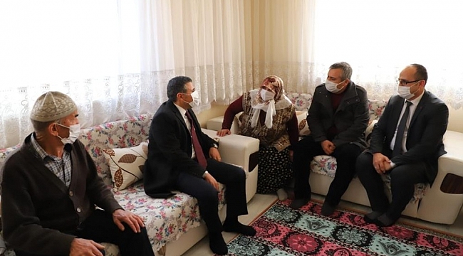 Vali Atay Şehit ailesini ziyaret etti