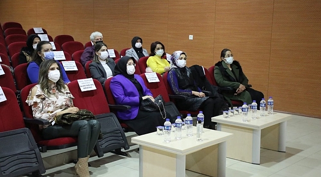 Vali Erkaya Yırık'ın eşi Ayşe Yırık:" Uyuşturucuyla mücadele de en büyük görev anneye düşüyor"