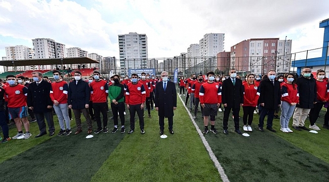 Vali Münir Karaloğlu, özel yetenek kurslarından yararlanan öğrencilerle buluştu