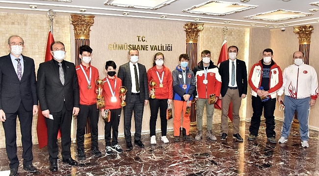 Vali Taşbilek şampiyon sporcuları ödüllendirdi