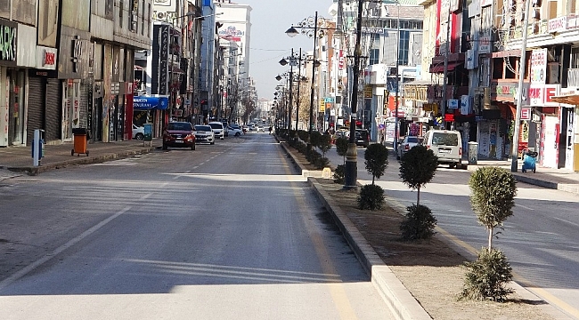 Van caddeleri sessizliğini kuruyor