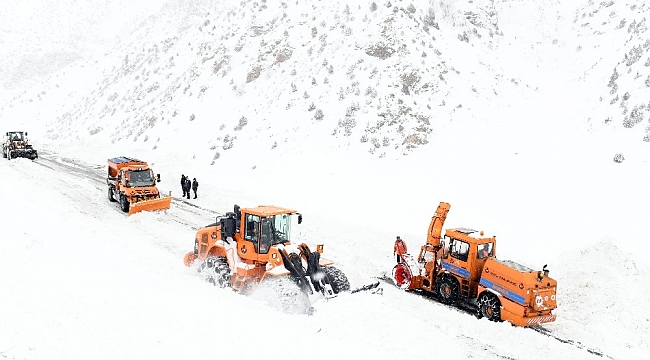 Van-Çatak karayolu ulaşıma açıldı