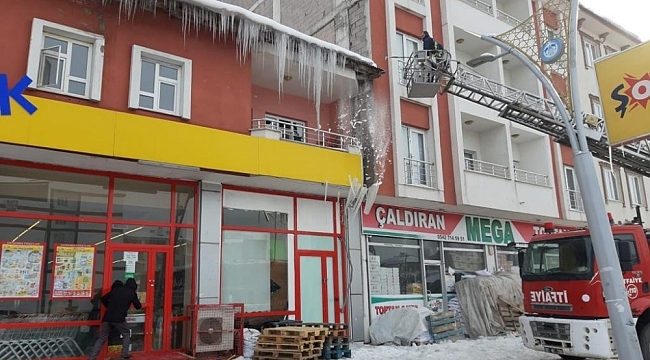 Van'da tehlike oluşturan buz sarkıtları temizleniyor