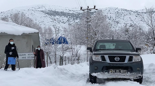 Vefakar sağlıkçılar aşı için karlı yolları aştılar
