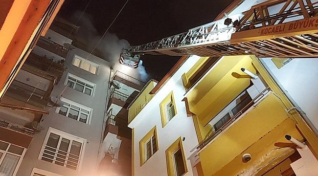 Yabancı uyruklu 3 arkadaşın yaşadığı ev alev alev yandı