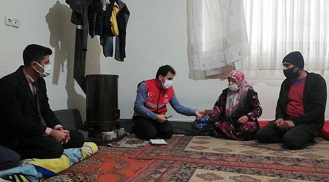 Yangında evleri küle dönen Suriyeli aileye barınma ve eşya yardımı yapılacak
