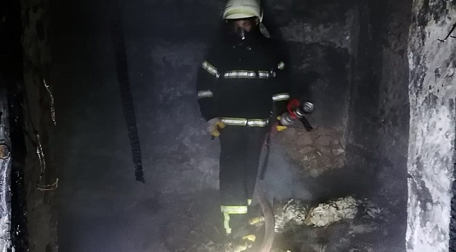 Yaşlı adam yangında dumandan zehirlendi