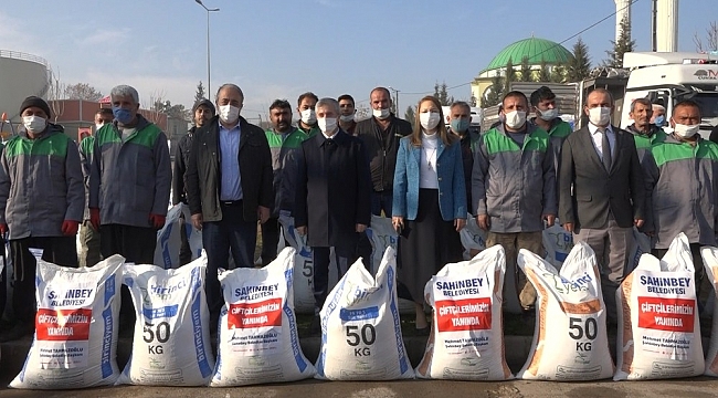 Yem dağıtımında yağmur için dua edildi