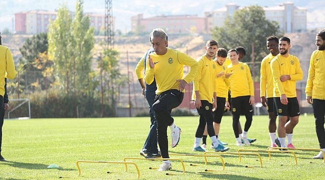 Yeni Malatyaspor'da Cueva ile yollar ayrıldı