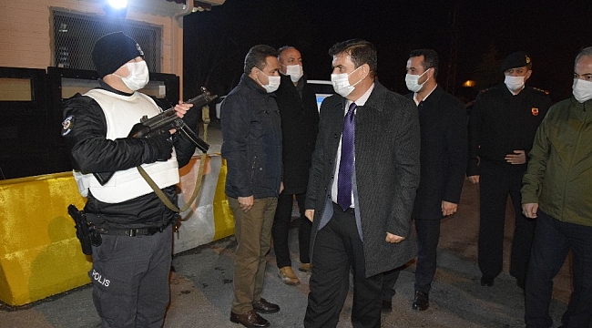 Yeni yıla polislerle giren Vali Arslantaş; "Maskesiz bir yıl olmasını diliyorum"
