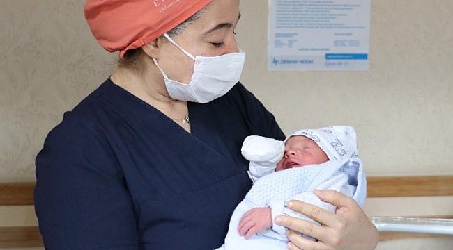 Yeni yılın ilk bebekleri dünyaya geldi