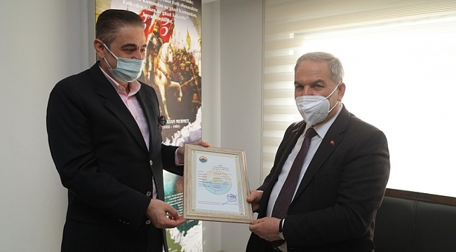 Yeni yılın ilk iş yeri açma ruhsatını Başkan Demirtaş takdim etti
