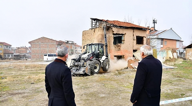 Yeşilyurt'ta Melekbaba Mahallesi'nde dönüşüm yatırımlarına hız verildi