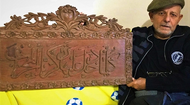 Yıkılan binalardan kalan asırlık ağaç parçalarını sanat eserine dönüştürüyor