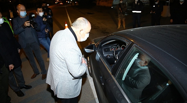 Yılbaşı gecesi görevdeki polislere moral ziyareti