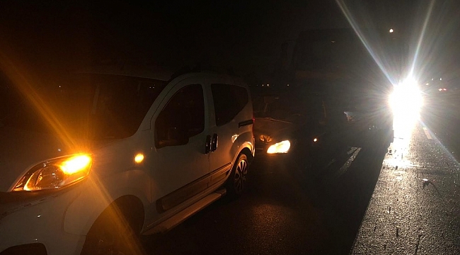 Yola düşen lastik araçları birbirine kattı