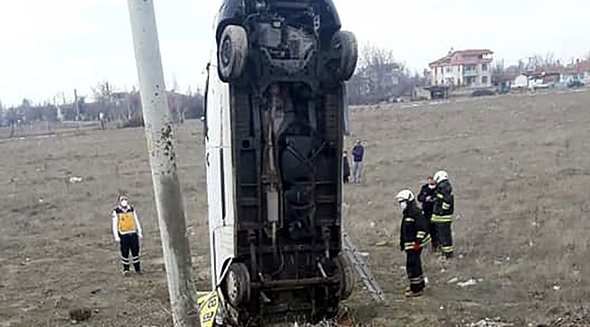 Yoldan çıkan kamyonet şaha kalktı: 1 yaralı