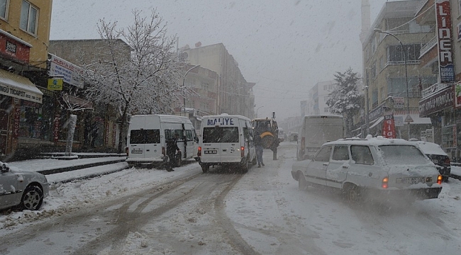 Yollar buz pistine döndü