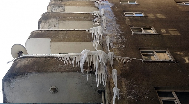 Yüksekova dondu