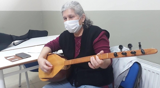 Yunusemre ile bağlama öğreniyorlar
