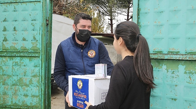 Yüreğir Belediyesi 70 bin gıda kolisi dağıttı