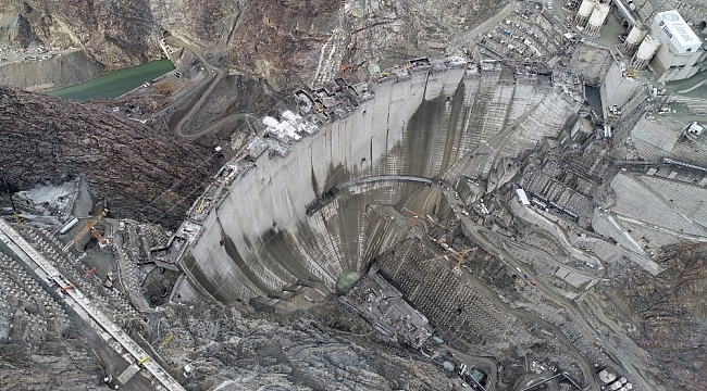 Yusufeli Barajı'nda dökülen 4 milyon metreküp betonla rekor kırıldı