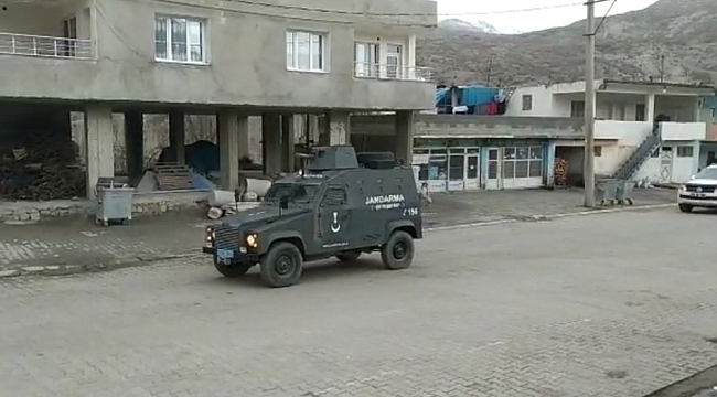 Zırhlı araçlardan Türkçe ve Kürtçe 'sokağa çıkmayın' anonsu