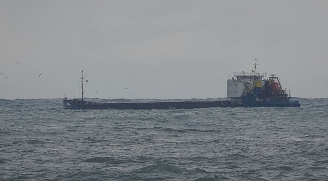 Zonguldak'ta dalgalar 7 metrelik istinat duvarını aştı