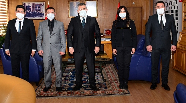1 milyon TL'lik rüşveti kabul etmeyen polisler ödüllendirildi