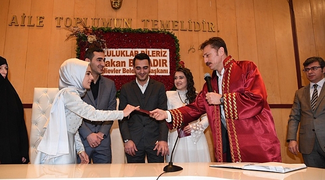 14 Şubat'ta nikah kıydırmak isteyen çiftlere pandemi şoku