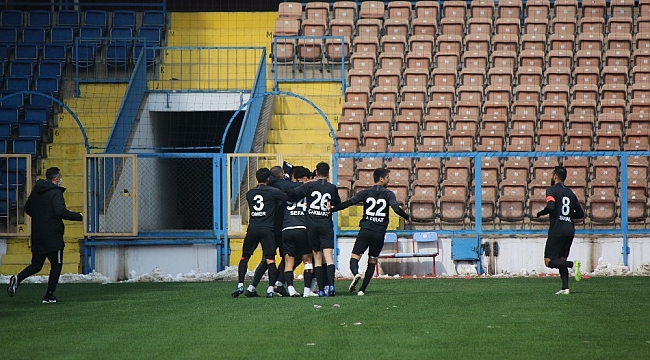 2. Lig Kırmızı Grup: Kardemir Karabükspor: 0 - Bayburt Özel İdarespor: 3