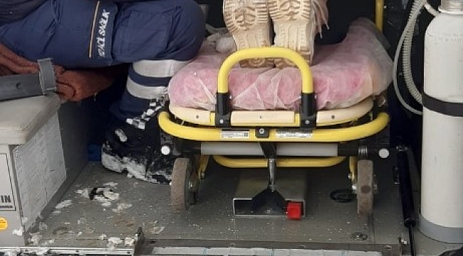 21 yaşındaki genç, paletli ambulansla hastaneye ulaştırıldı