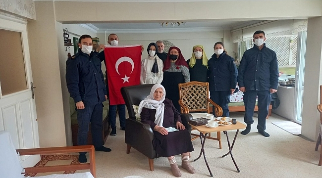 92 yaşındaki Mahide nineden Mehmetçik'e ilmek ilmek destek