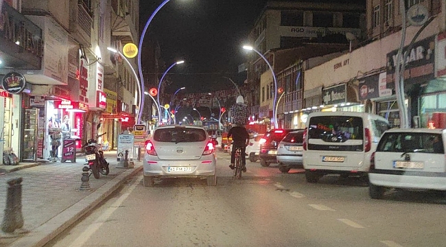 Adrenalin olsun diye canlarını tehlikeye attılar