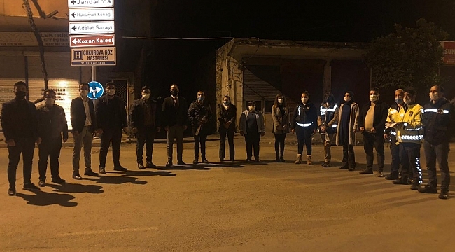 AK Parti Gençlik Kolları ve vatandaşlardan polise çiçekli destek