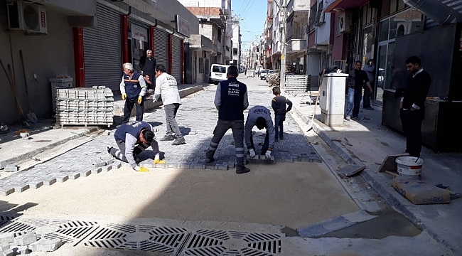 Akdeniz'de yol ve kaldırım çalışmaları kesintisiz sürüyor