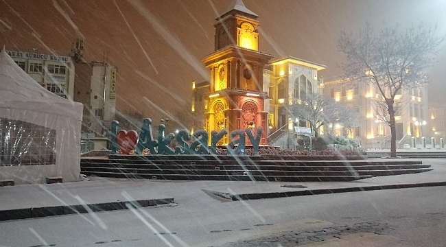 Aksaray'da kar yağışı etkisini sürdürüyor
