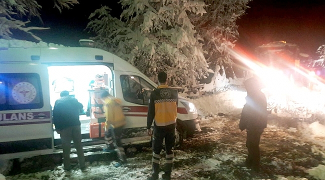 Ambulanslara geçit vermeyen yollar açıldı, hastalar sağlık merkezlerine ulaştırıldı