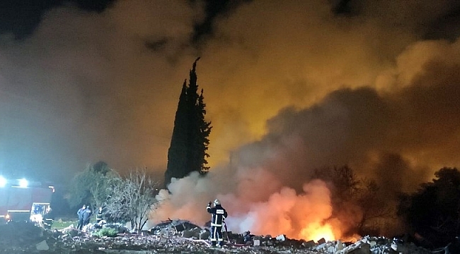 Antalya'da katı atık yangınında gökyüzü dumanla kaplandı