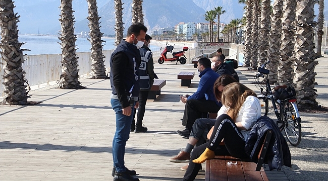 Antalya'da sahildeki yoğunluğa sıkı denetim