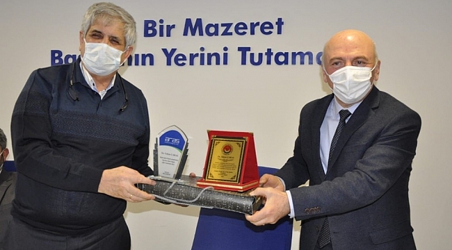 Aras EDAŞ'ta ayrılan personellere plaket takdim edildi