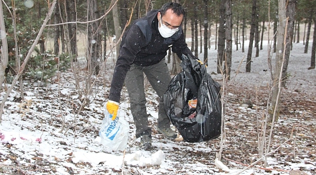 Araştırma görevlisinin doğa hassasiyeti