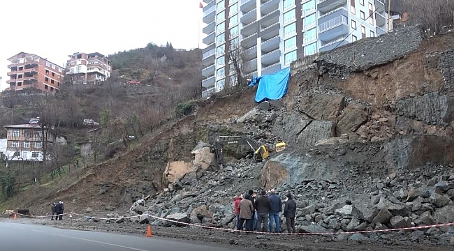 Artvin'de istinat duvarı çöken binada yaşayan 52 hane tahliye edildi