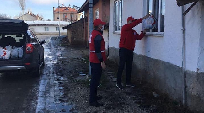 Aslanapa Kızılay ihtiyaç sahiplerine ulaşıyor