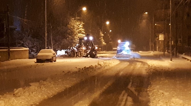 Aslanapa'da karla mücadele